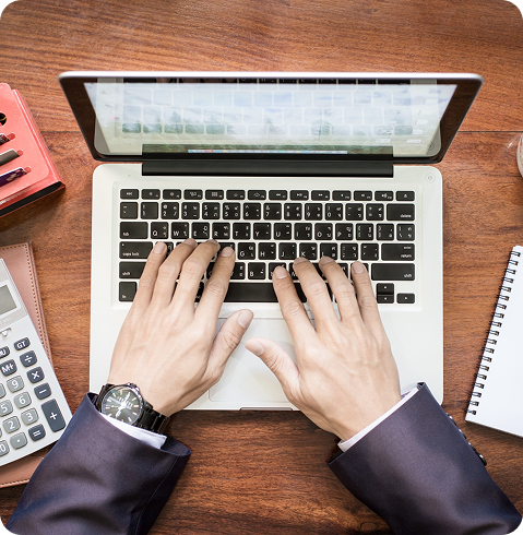HR professional managing reliable payroll software system to ensure accurate employee payouts